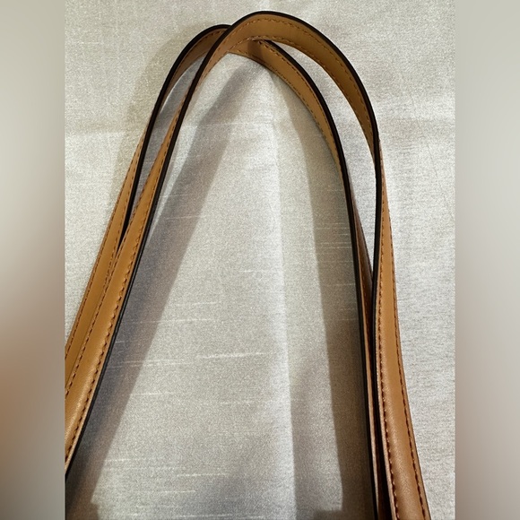 Calvin Klein Tote Handbag RN 54163 MANUFACTURER'S SUGGESTED RETAIL PRICE $396 - Picture 4 of 16